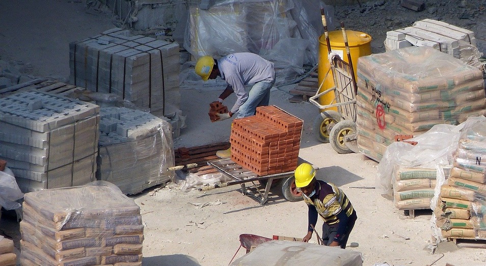 Крупную строительную фирму оштрафовали на 1 млн тенге в ВКО