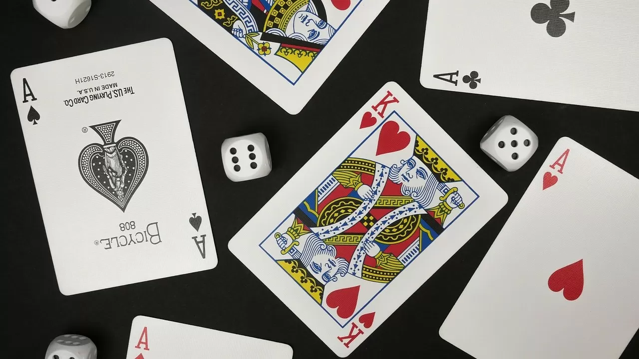 Карточные игры в TikTok противозаконны, предупредили в мажилисе