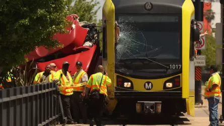 ДТП поезда метро с автобусом в Лос-Анжелесе: пострадали 55 человек